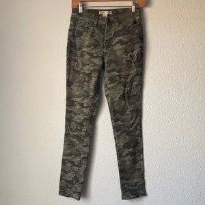 Green camo skinny jeans. Mudd size 5.